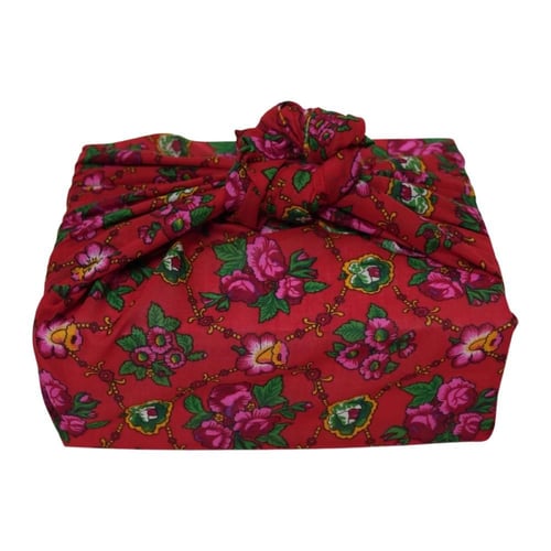 صندوق هدية - قطعتين أبيض و مشمشي قبعة + الكوفلية/ب...