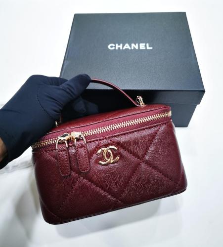 حقيبة شانيل فانيتي كافيار (Chanel Caviar Vanity wi...