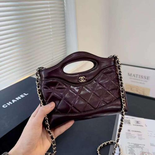 حقيبة شانيل بكتف ومقبض مدمج (Chanel Integrated Han...