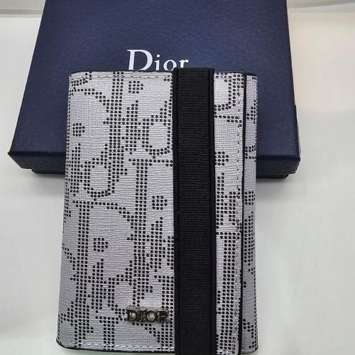 ديور بوك للجنسين