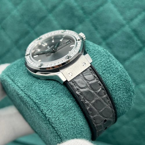 هوبلو كلاسيك نسائية القطر 33 مم كوبي سويس