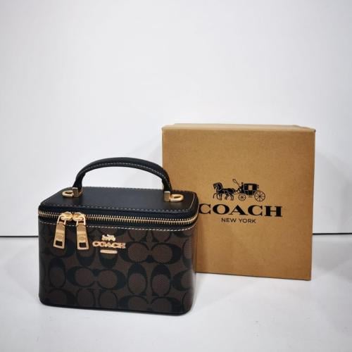 حقيبة كوتش فانيتي كيس (Coach Signature Vanity Case...