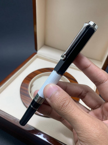 قلم مونت بلانك درجة أولى