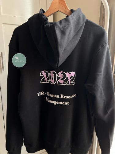 بلوفر تخرج بالاسم (عاكس)