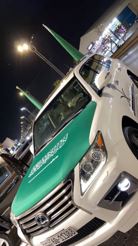 علم السعودية على كبوت السيارة خامة اصليه