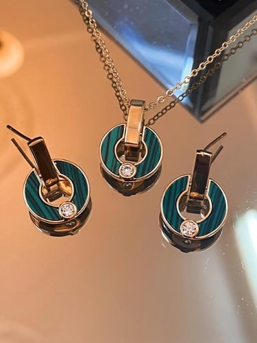 طقم السديم قلادة مع حلق بتصميم حجر صدف لون أبيض وز...