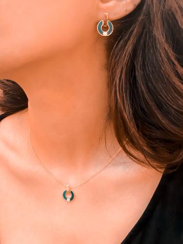 طقم السديم قلادة مع حلق بتصميم حجر صدف لون أبيض وز...