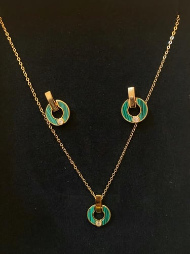 طقم السديم قلادة مع حلق بتصميم حجر صدف لون أبيض وز...