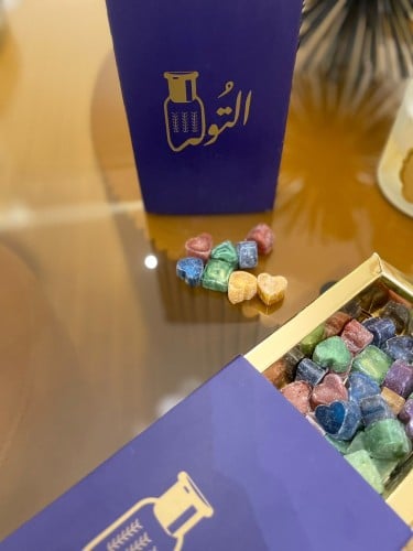 علبتين مستكة مشكل