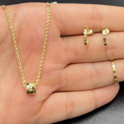 نص طقم ذهب عيار 18 الوزن5.69..