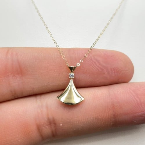 عقد ذهب عيار 18الوزن 0.82