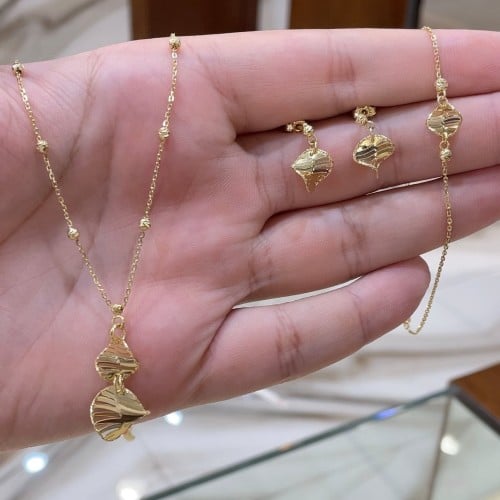 نص طقم ذهب عيار 18الوزن 7.59