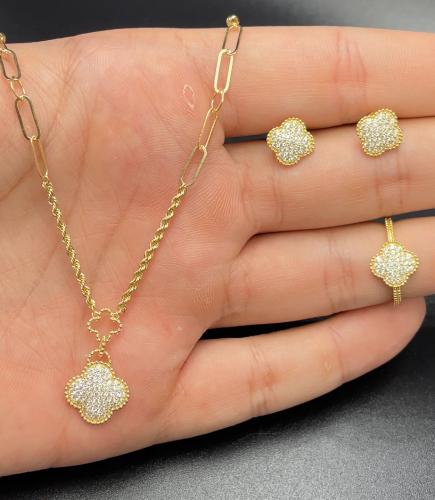 نص طقم ذهب عيار 18 الوزن7.41..