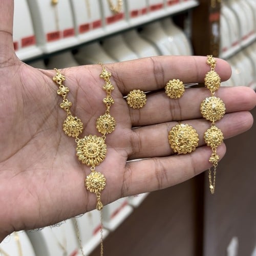 طقم ذهب عيار 21 وزن 7.59