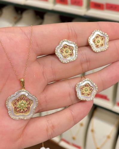 نص طقم ذهب عيار 18 الوزن 5.81