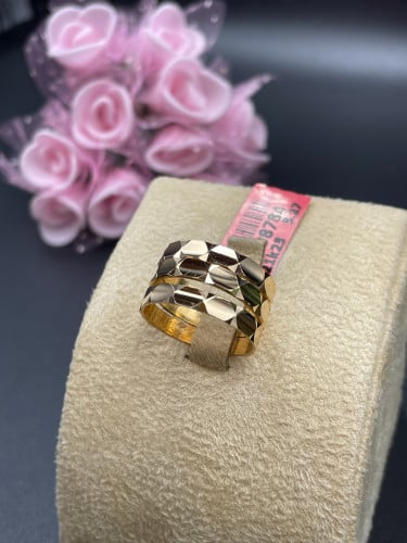 ‏خاتم ذهب عيار 21 وزن 5.27 مقاس 14 هندي..‏6.75 أمر...