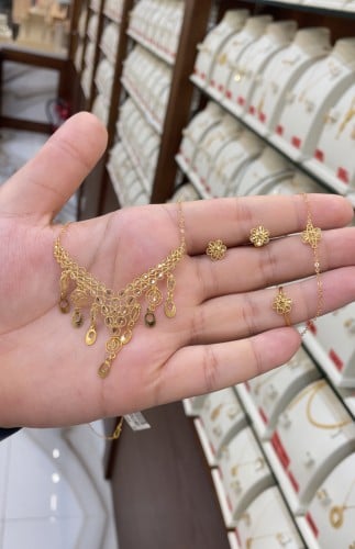 طقم ذهب عيار 21الوزن 11.20