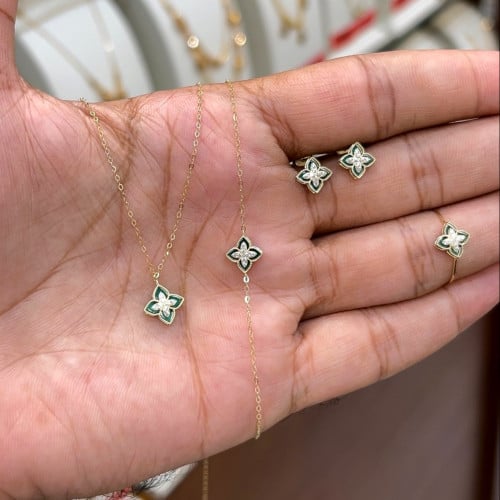 طقم ذهب ناعم وانيق عيار 18 وزن3.11