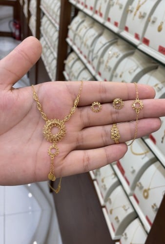 طقم ذهب عيار 21الوزن 8.82