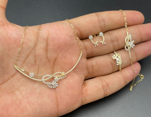 ‏طقم ذهب عيار 18 وزن 7.31