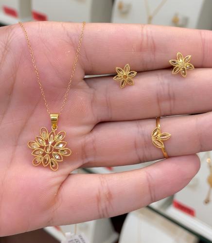 نص طقم ذهب عيار 21 الوزن 4.66