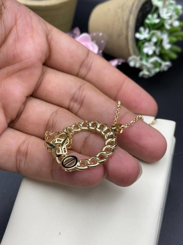 ‏تعليقه ذهب عيار 18 ‏الوزن 5.26