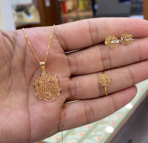 نص طقم ذهب عيار 21 وزن 4.23