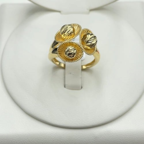 خاتم ذهب عيار 18الوزن 4.34 المقاس 7 ونص امريكي