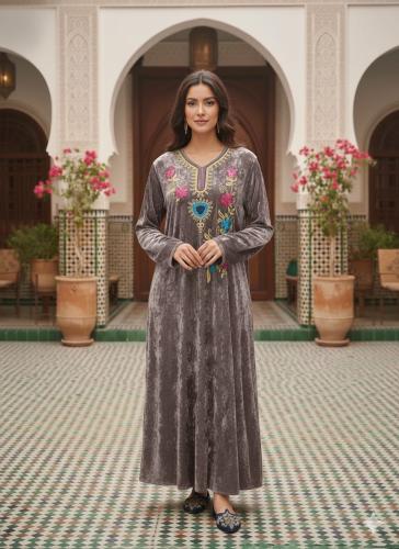 قميص مخمل كم طويل بتطريز في الصدر