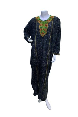 ثوب دوسري مطرز بخيط كم طويل