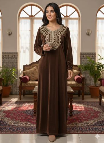 قميص مخمل كم طويل بتطريز في الصدر