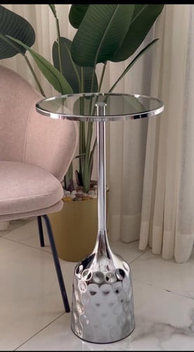 طاولة خدمة انيقة فضي برأس زجاجي بإطار معدني table