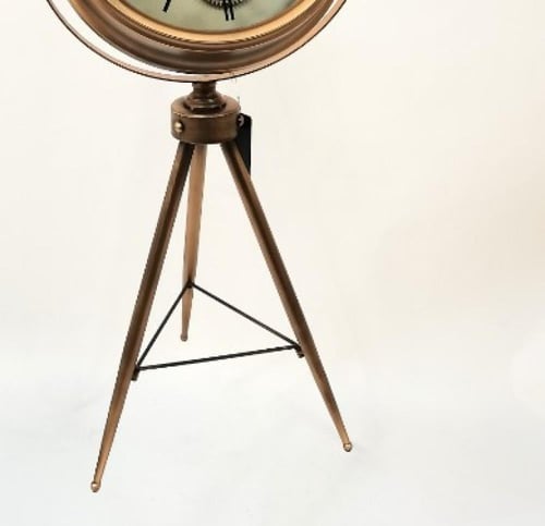 ساعة كلاسيكية ثلاثية القوائم معدنية عصرية