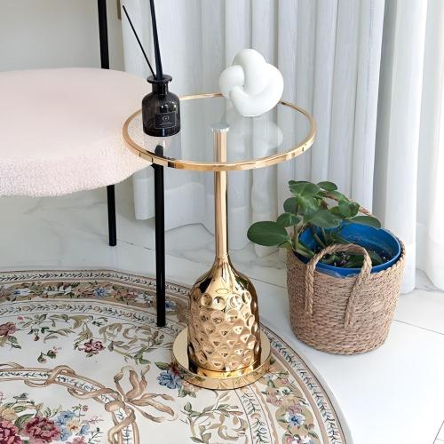 طاولة خدمة انيقة ذهبية برأس زجاجي وإطار معدني