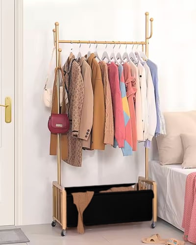 علاقة ملابس ذهبي مع سلة سفلية جلد اسود