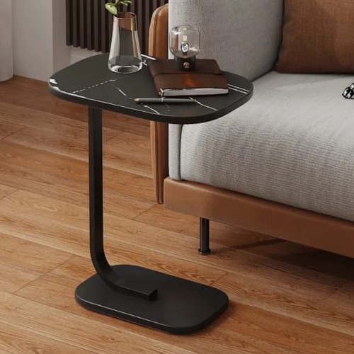 طاولة جانبية خشبية بتصميم عصري