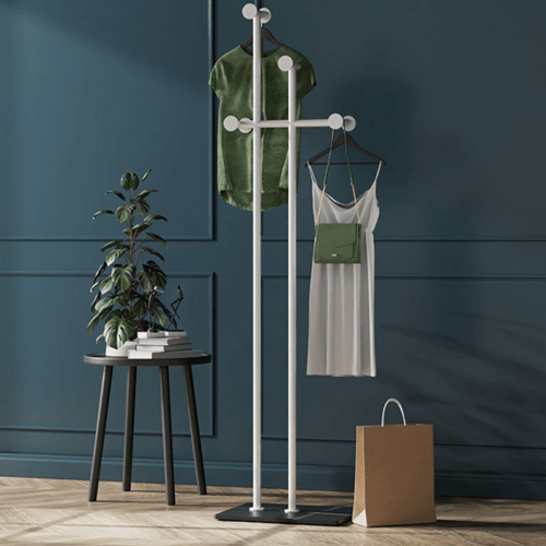 علاقة ملابس معدنية بتصميم حديث وفخم