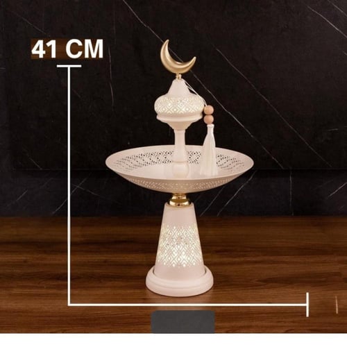 تقديمات أنيقة بتصميم رمضاني ناعم وإضاءة دافئة