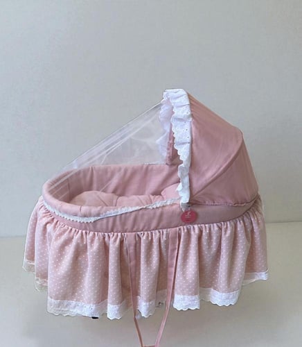 سلة موسى مع القاعدة بعجلات