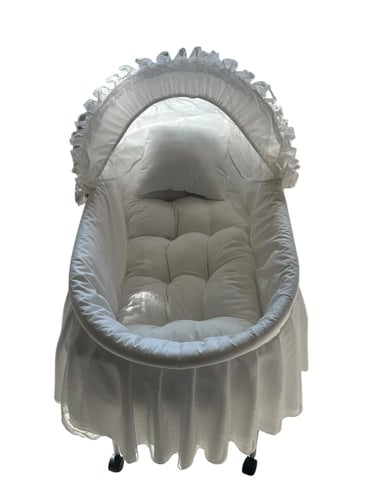 مهد مواليد متنقل أبيض