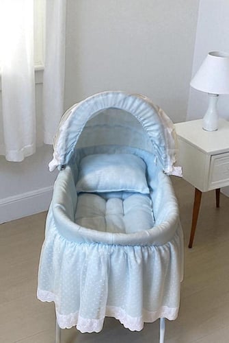 سلة موسى مع القاعدة بعجلات