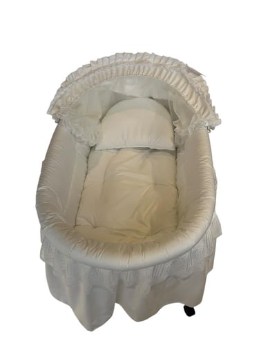 مهد مواليد متنقل أبيض