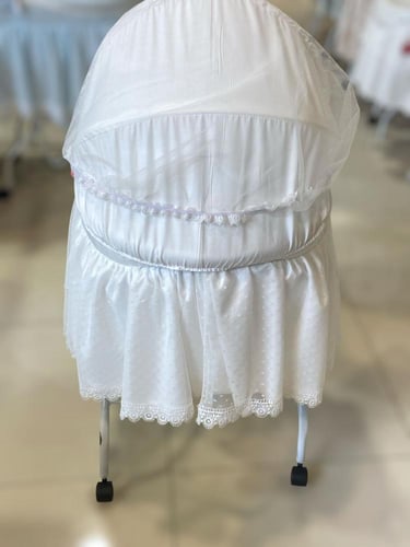 سلة موسى مع القاعدة بعجلات