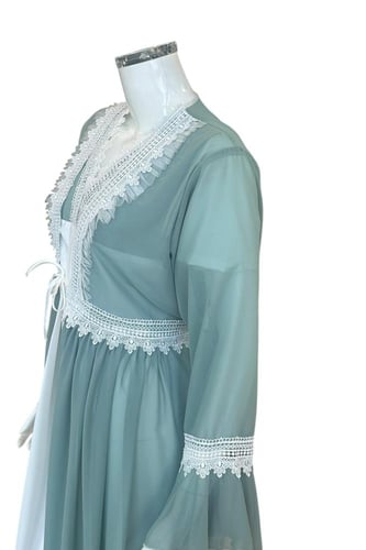 روب شيفون نسائي مطرز بدانتيل