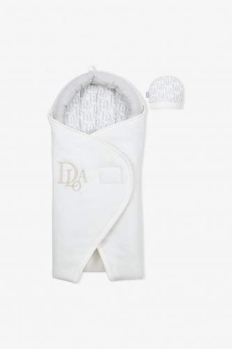 مدس طفل مع قبعة 13981