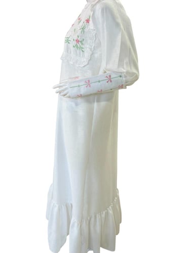 قميص نسائي مطرز مع ربطة بجودة عاليه