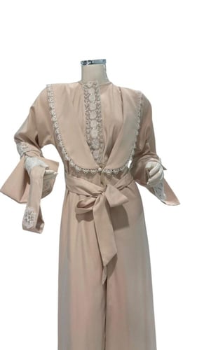 طقم نسائي فاخر