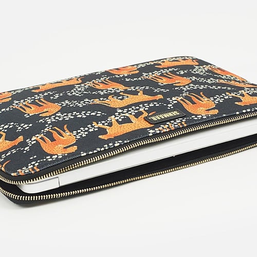 حقيبة لابتوب أسود- نمط الفهد