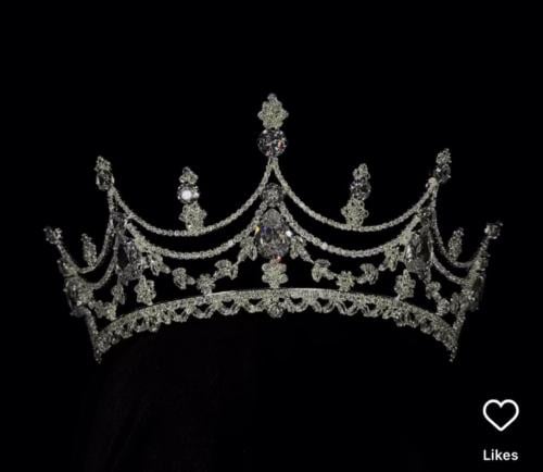 تاج ملكي مع اسم