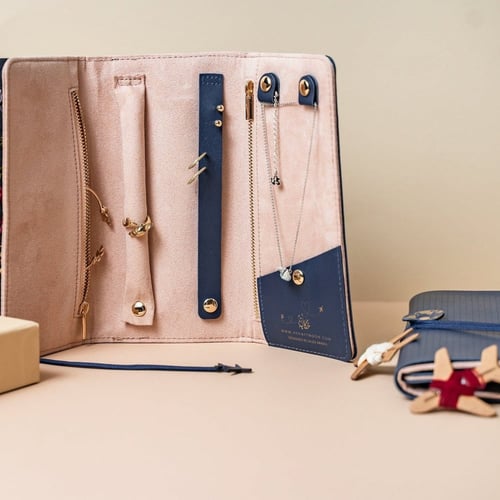 محفظة مجوهرات